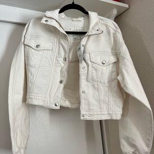 Cropped white denim jacket true to size small